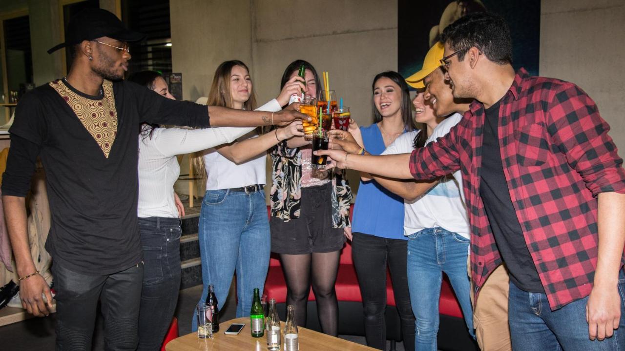 The Bowling Hotel Grens Bagian luar foto
